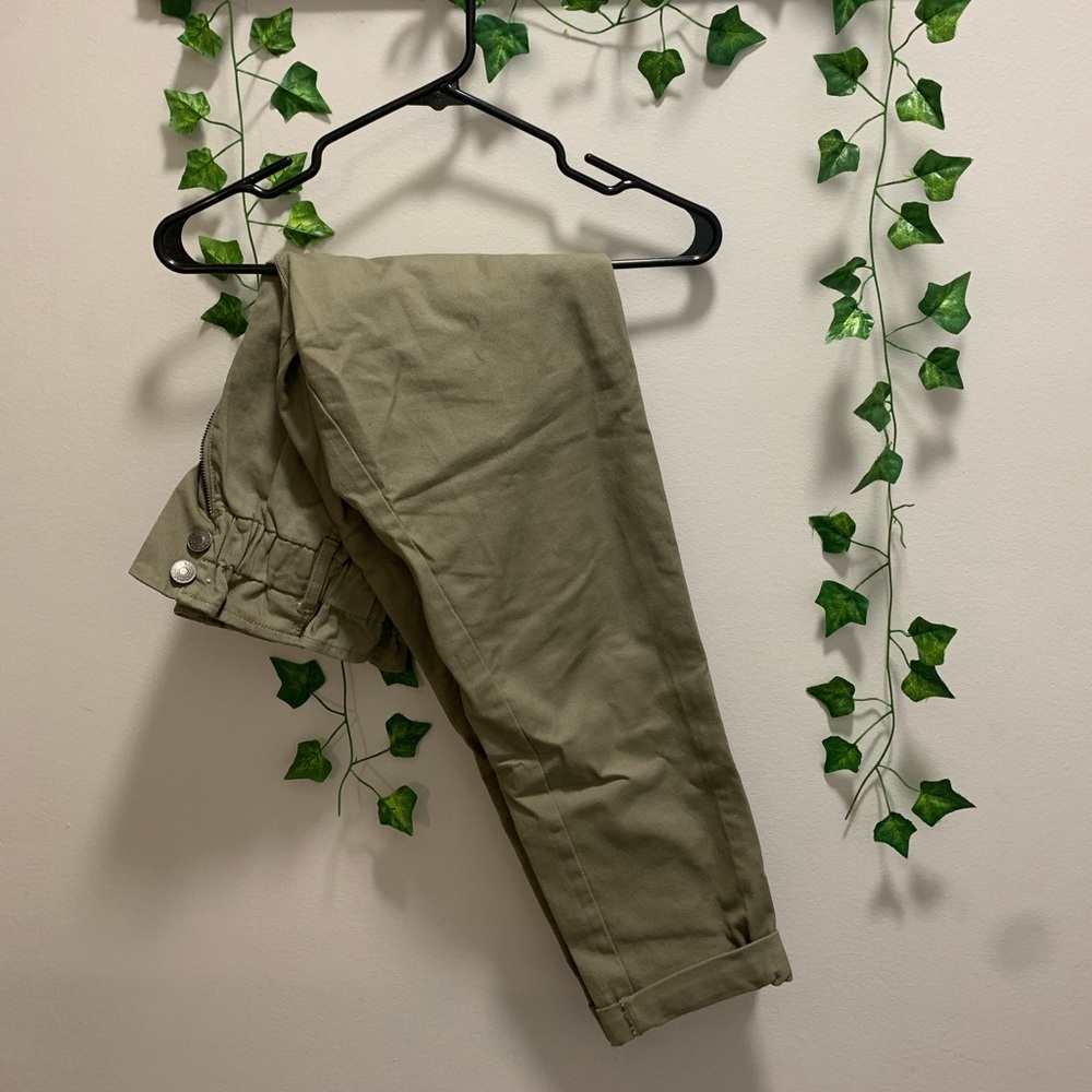 Kaki pants